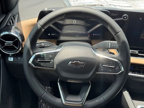 New 2025 Chevrolet Equinox ACTIV w/ Convenience Package III FWD image 18