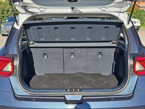 Used 2023 Hyundai Venue Limited image 12