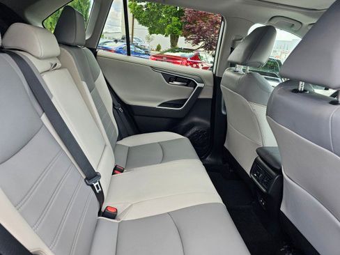 Used 2020 Toyota RAV4 Limited image 16