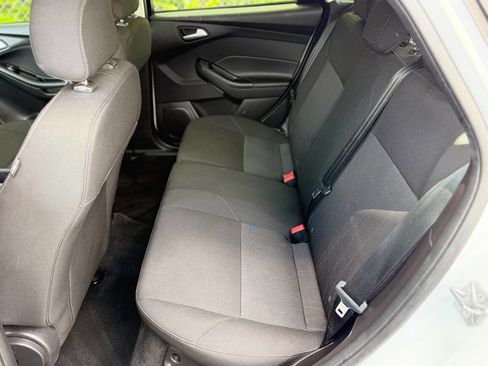 Used 2018 Ford Focus SE FWD image 9