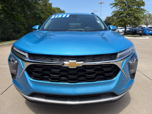 Used 2025 Chevrolet Trax LT FWD image 18