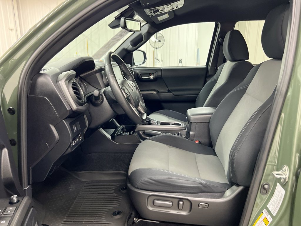Used 2021 Toyota Tacoma TRD Off-Road AWD/4WD image 19