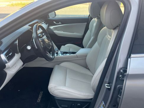 Used 2024 Genesis G70 2.5T image 32