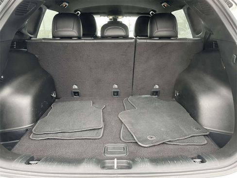 Used 2024 Jeep Compass Latitude image 11