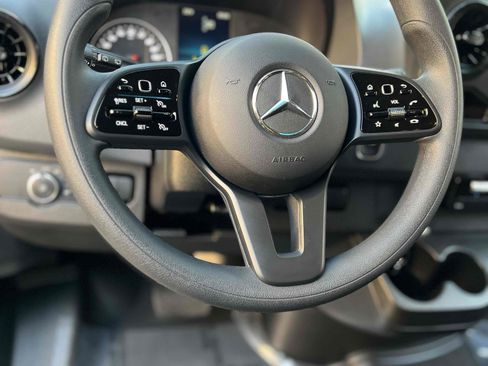 Used 2023 Mercedes-Benz Sprinter 2500 image 76