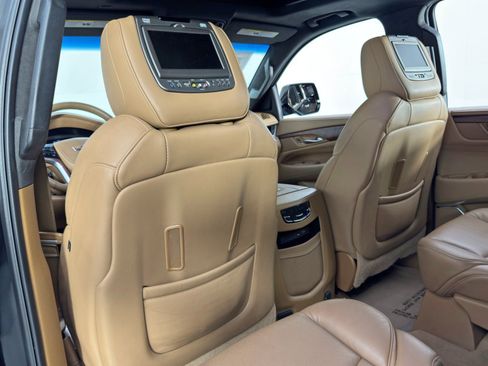 Used 2017 Cadillac Escalade ESV Platinum image 37