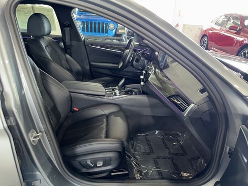 Used 2023 BMW 530e w/ Premium Package RWD image 10