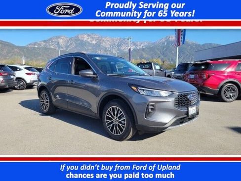 Used 2025 Ford Escape SE image 1