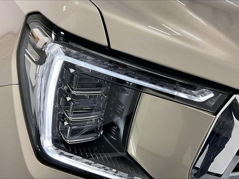 Used 2023 GMC Yukon SLT w/ SLT Luxury Package image 38