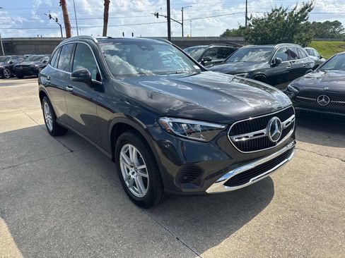 Used 2025 Mercedes-Benz GLC 300 4MATIC image 3