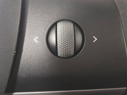 Used 2021 Tesla Model Y Long Range image 32