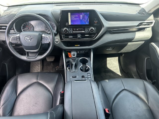 Used 2024 Toyota Highlander XLE FWD image 32