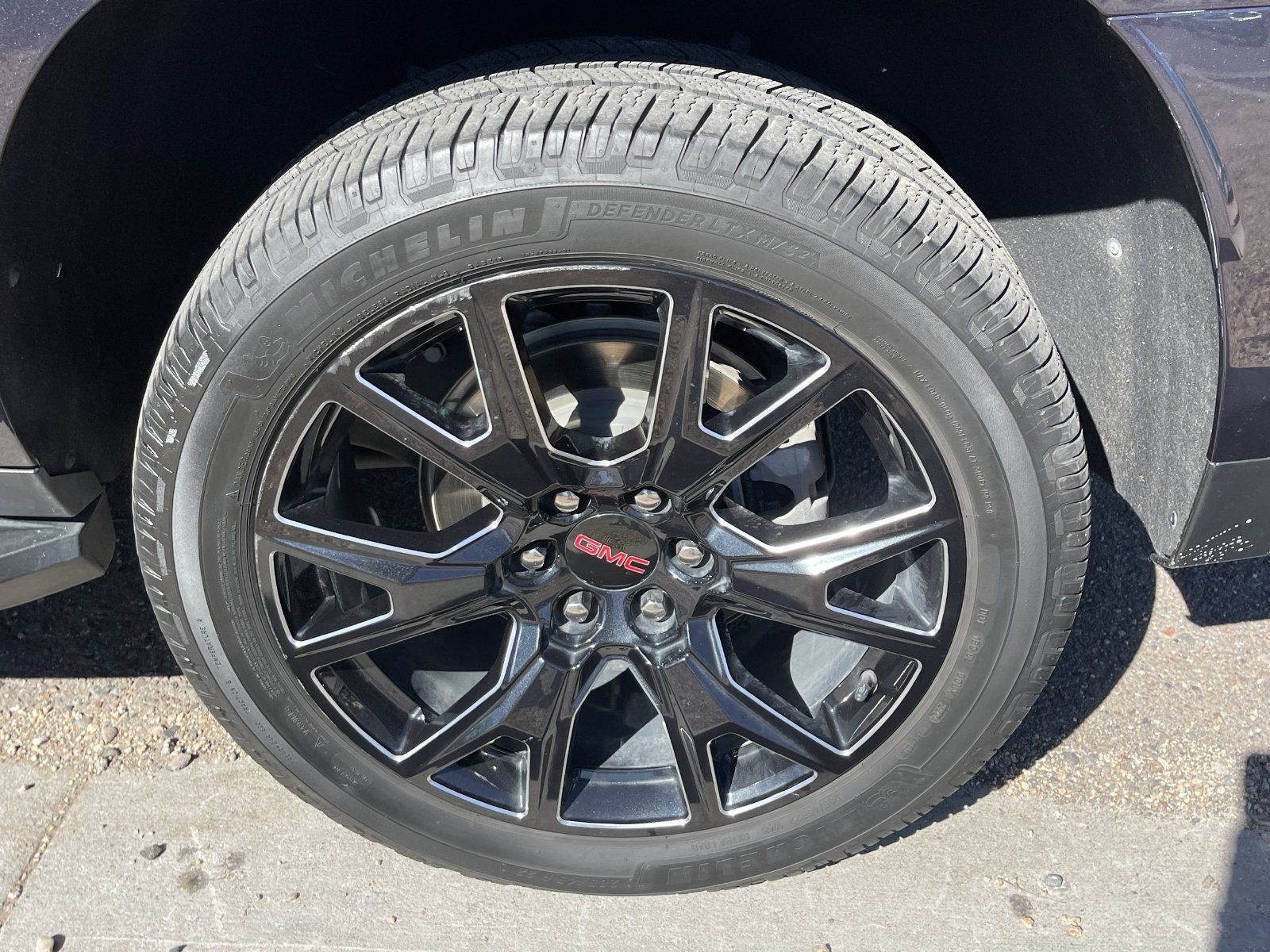 Used 2023 GMC Yukon XL Denali AWD/4WD image 12