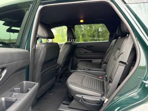 Used 2025 Nissan Pathfinder Rock Creek AWD/4WD image 9