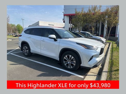 Used 2024 Toyota Highlander XLE AWD/4WD image 1