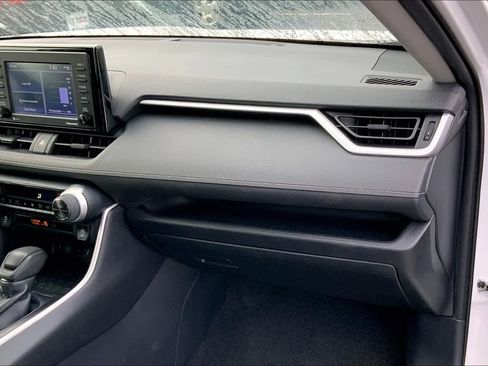 Used 2021 Toyota RAV4 XLE FWD image 18