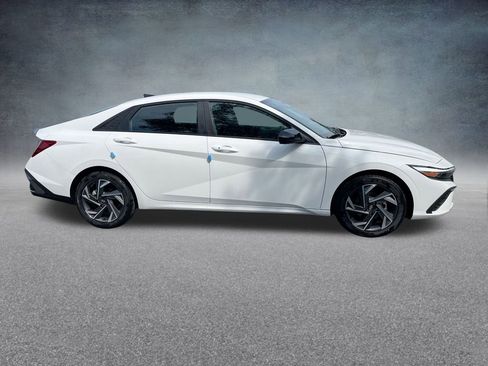 Used 2025 Hyundai Elantra Sport image 33