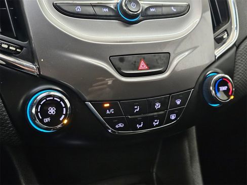 Used 2017 Chevrolet Cruze LT image 28