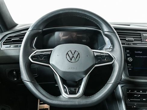 Used 2024 Volkswagen Tiguan SE R-Line image 8