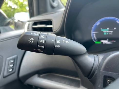 Used 2025 Toyota Sienna Platinum AWD/4WD image 24