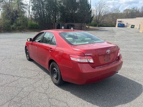 Used 2011 Toyota Camry LE image 3