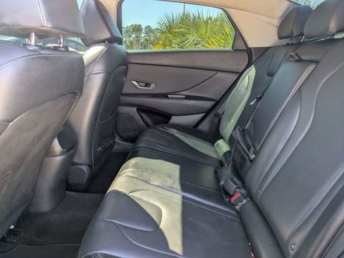 Used 2022 Hyundai Elantra Limited FWD image 12