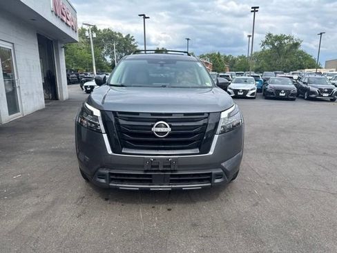 Used 2023 Nissan Pathfinder SV w/ SV Premium Package AWD/4WD image 7