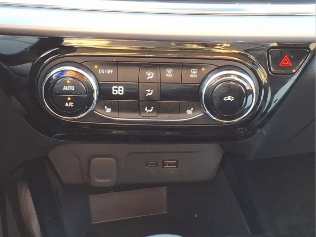 Used 2024 Chevrolet Trax LT w/ Driver Confidence Package FWD image 20