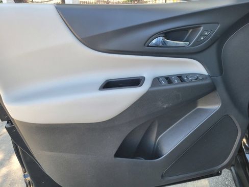 Used 2021 Chevrolet Equinox LS AWD/4WD image 16