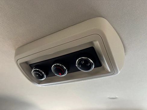 Used 2019 Dodge Grand Caravan SE w/ UConnect Hands-Free Group FWD image 48