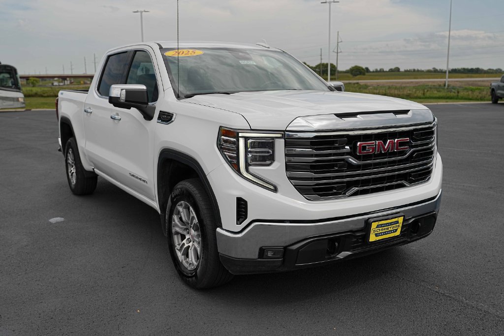 Used 2025 GMC Sierra 1500 SLT AWD/4WD image 5