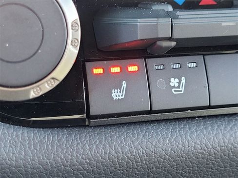 Used 2025 Toyota Tundra Limited image 19