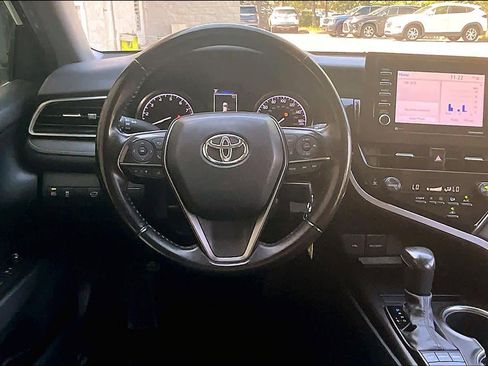 Used 2022 Toyota Camry SE FWD image 6