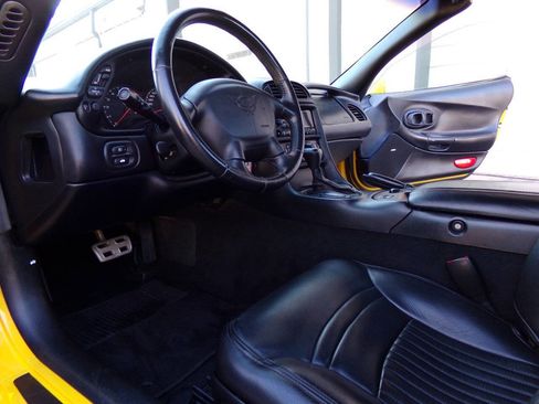 Used 2001 Chevrolet Corvette Convertible w/ Preferred Equipment Group2 image 17