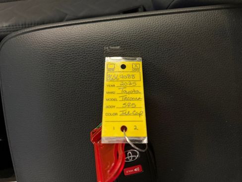 Used 2025 Toyota Tacoma SR5 image 33