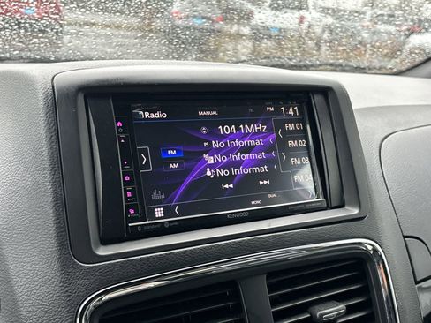 Used 2019 Dodge Grand Caravan SXT image 16