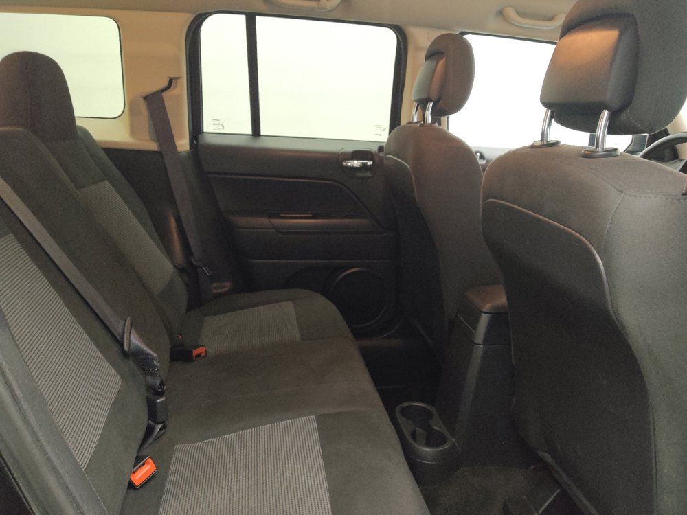 Used 2016 Jeep Patriot Latitude AWD/4WD image 19