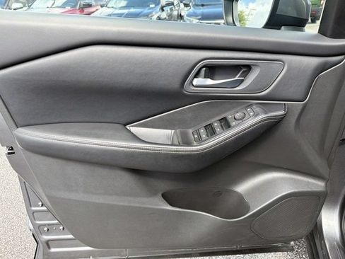 Used 2024 Nissan Rogue SV FWD image 7