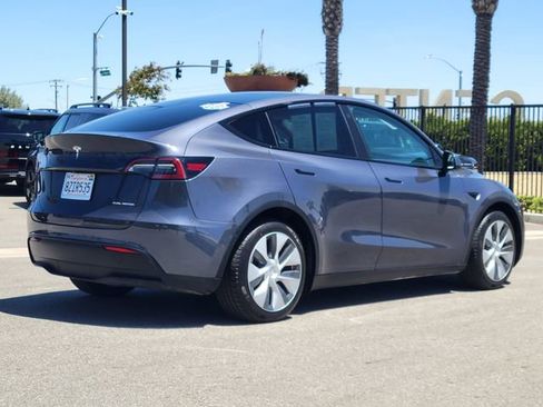 Used 2022 Tesla Model Y Long Range AWD/4WD image 4