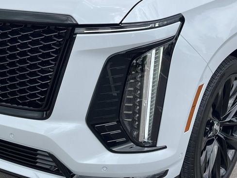 Used 2026 Cadillac Escalade Platinum Sport w/ LPO, ONYX Package AWD/4WD image 9