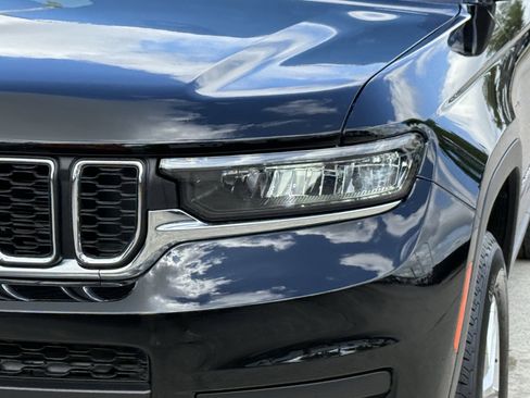 Used 2025 Jeep Grand Cherokee L Laredo image 11