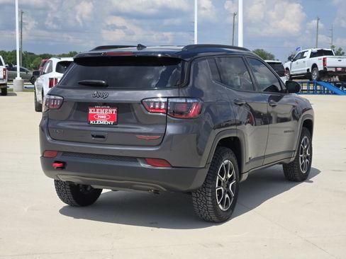 Used 2024 Jeep Compass Trailhawk AWD/4WD image 7