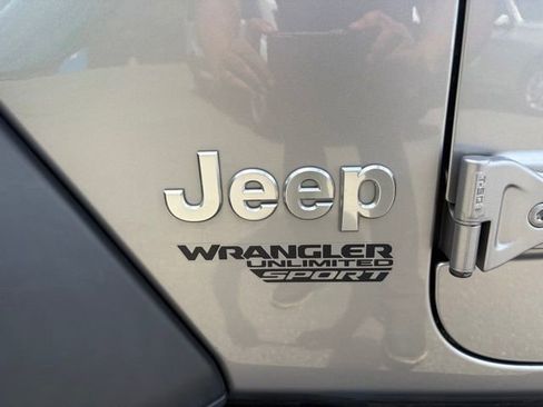 Used 2018 Jeep Wrangler Unlimited Sport S AWD/4WD image 34