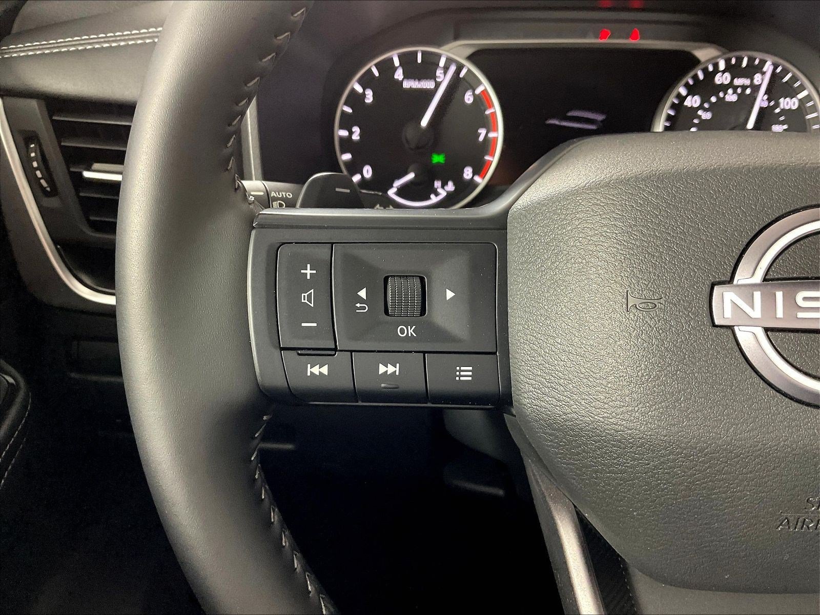 Used 2026 Nissan Rogue SV AWD/4WD image 11