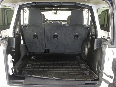 Used 2020 Jeep Wrangler Unlimited Sahara image 17