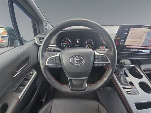 Used 2024 Toyota Sienna XSE w/ XSE Plus Package image 16