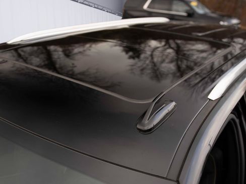 Used 2021 Chevrolet Tahoe Premier w/ Premium Package image 28