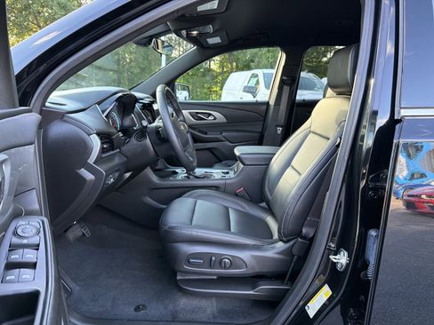 Used 2023 Chevrolet Traverse LT FWD image 13