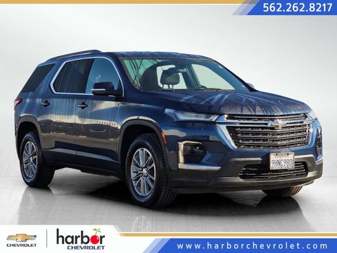 Used 2023 Chevrolet Traverse LT image 1