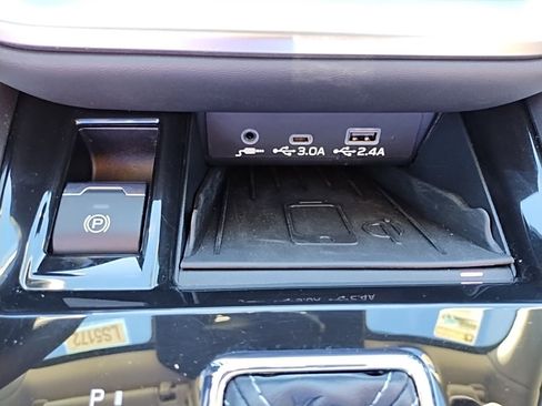 Certified 2025 Subaru Outback Limited image 37